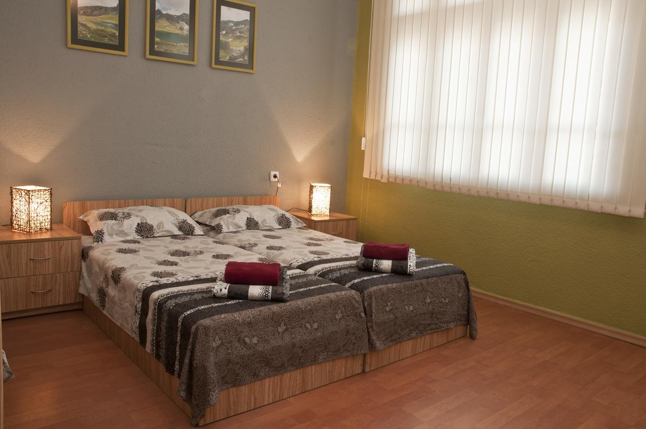 Hostel Mostel Hub Rooms And Apartments Sofia Exterior foto